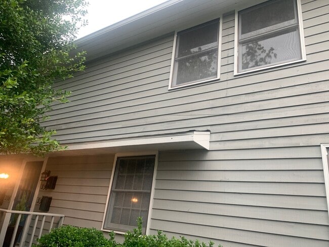 Building Photo - River Walk Apartment