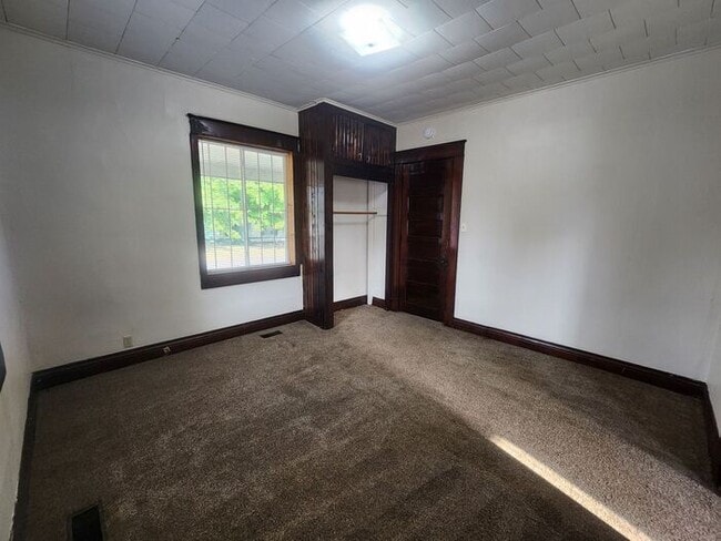 Building Photo - 2 Bedroom on the Southside