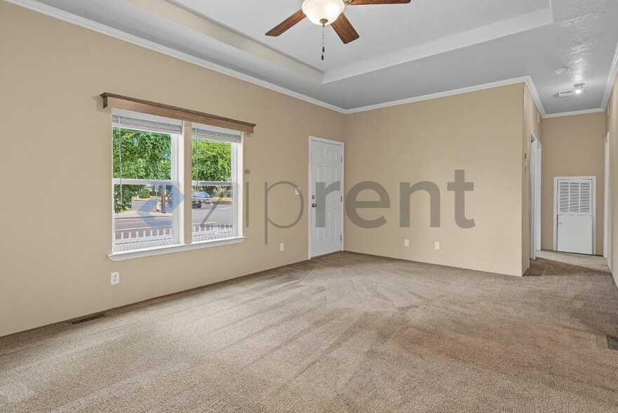 Building Photo - Unit