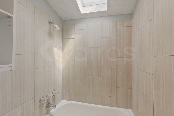 Building Photo - 1117 Saturn Dr