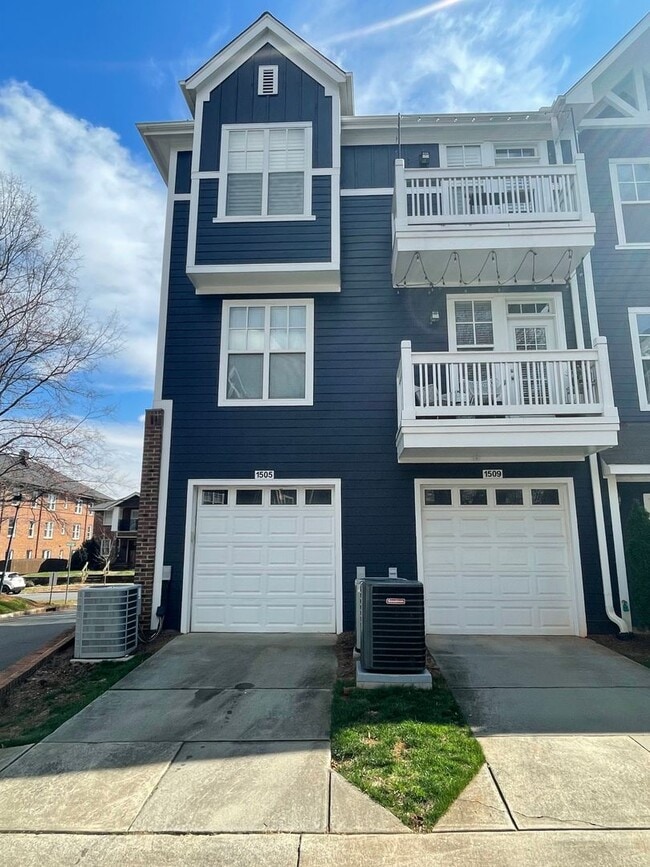 Building Photo - 1505 Walnut View Dr