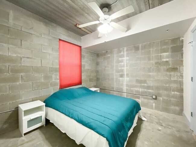 Building Photo - Lofts Oasis #105 - Pet Friendly!