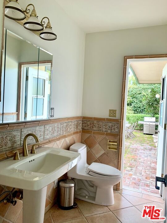 Building Photo - 10216 Cielo Dr