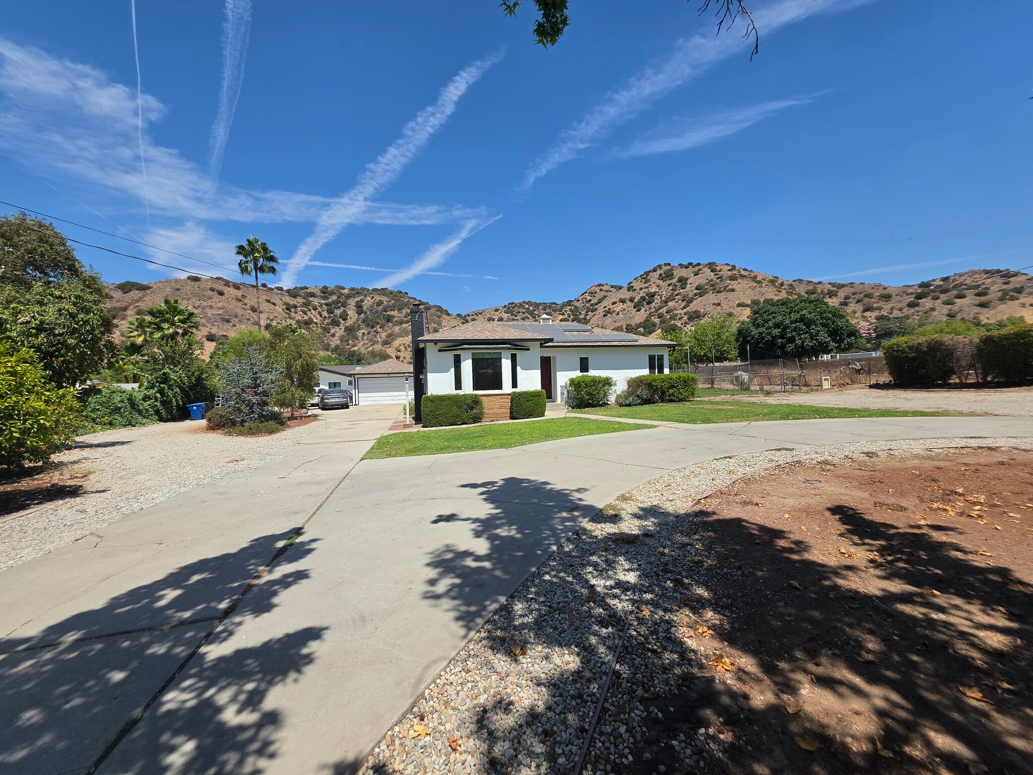 Building Photo - 9805 La Tuna Canyon Rd