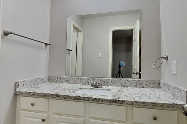 Building Photo - 20814 Greenfield Trail