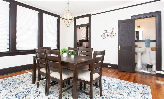 Building Photo - Midtown Duplex