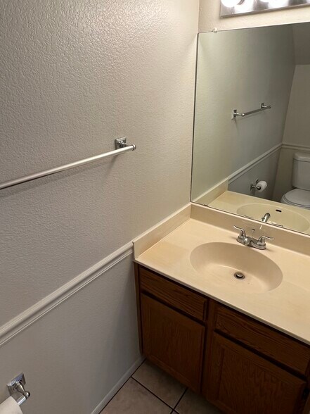 Building Photo - 2986 N Oregon St