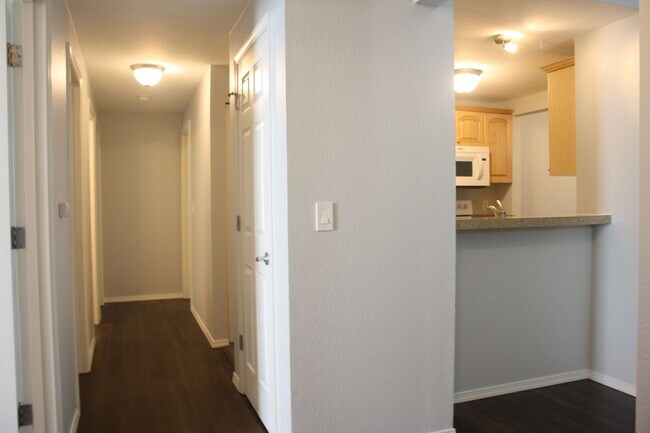 Building Photo - Top Floor 3 bdrm Mill Creek Country Club Condo Rental. Private back deck to nature reserve. Swim ...