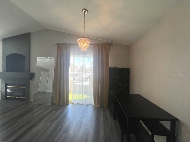 Building Photo - 2 bed, 2 bath condo located in gated community w/lush landscaping, 2 pools, spas, BBQ areas & clu...
