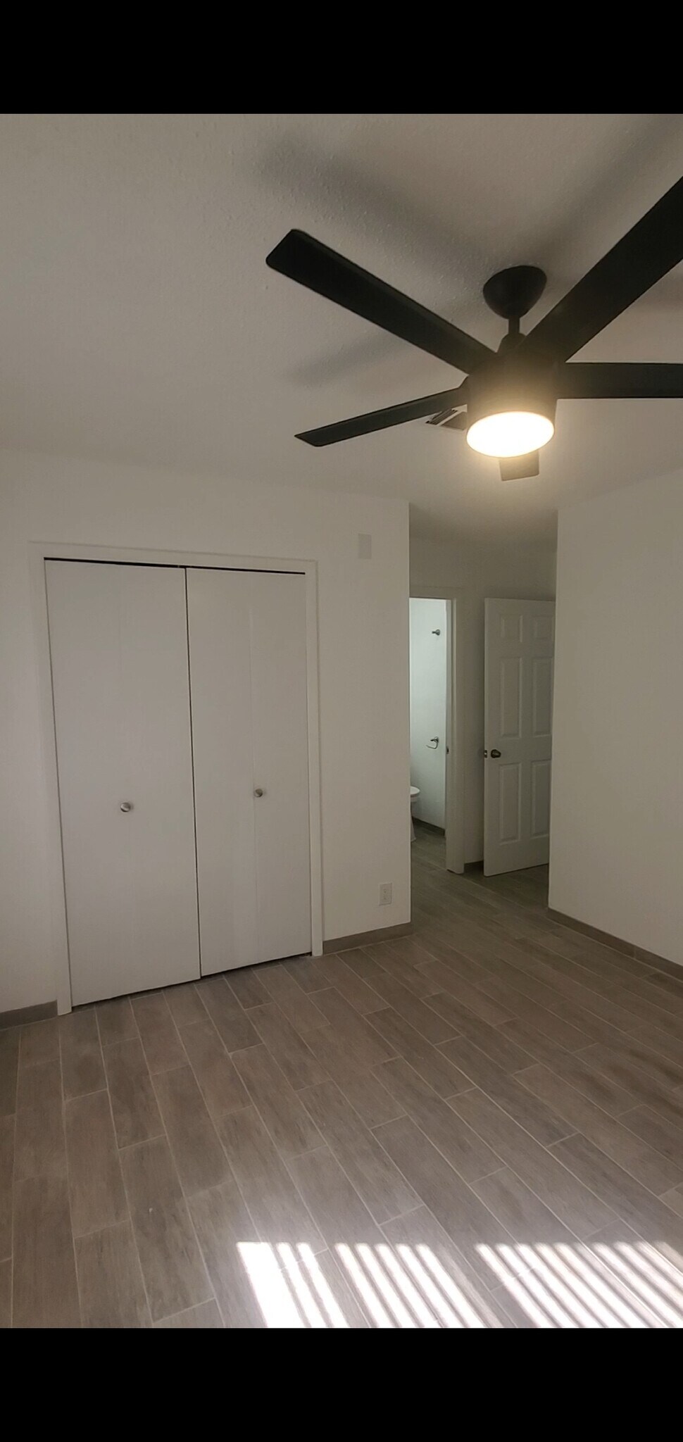 Building Photo - 549 NW Renfro St