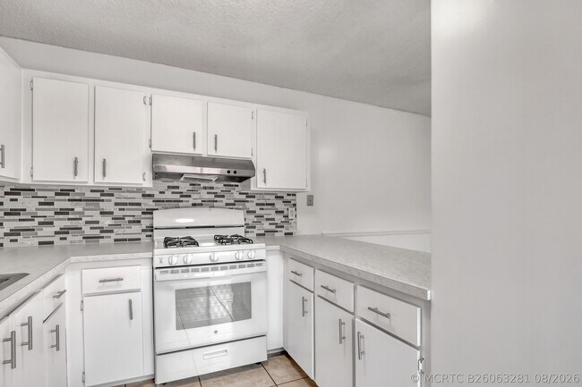 Building Photo - 6335 Red Pine Ln