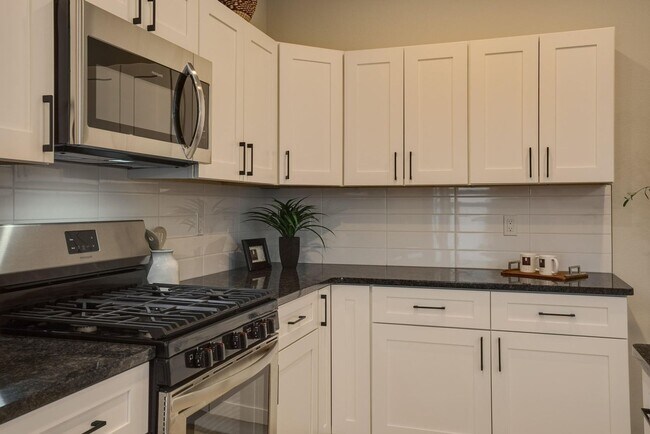 Building Photo - New Townhome in the Far NE Heights