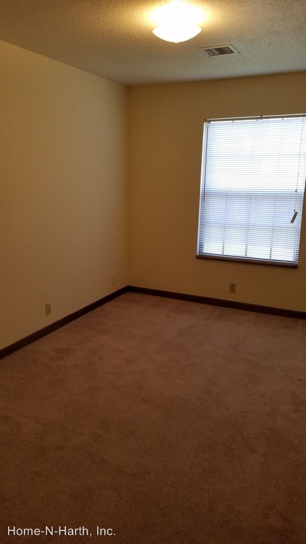 Building Photo - 3266-3268 N Longfellow Ct