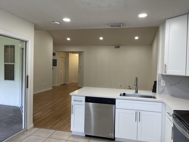 Building Photo - 6508 Via Regina