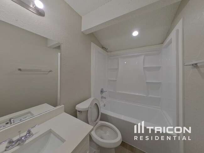Building Photo - 4708 N Prairieview Ct