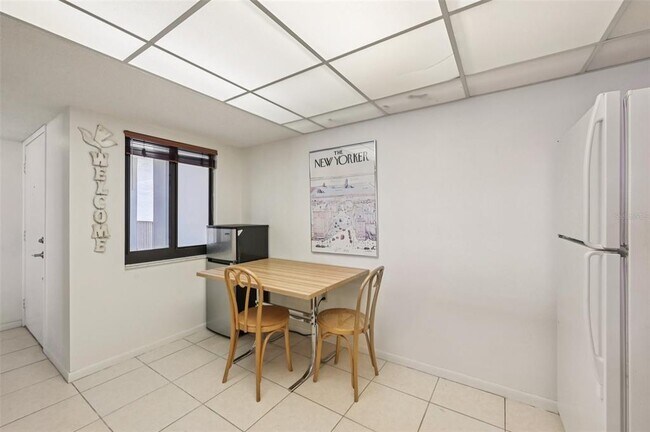 Building Photo - 11 Sunset Dr