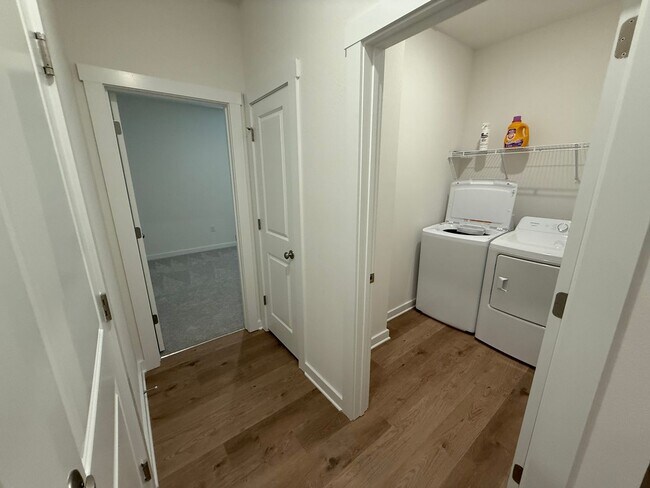 Building Photo - Free Wi-Fi for the first year! 4 Bed/2 Bat...