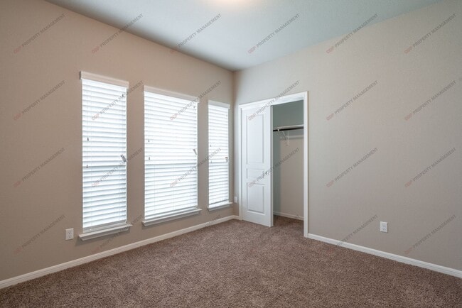 Building Photo - 727 Cross Dr.
