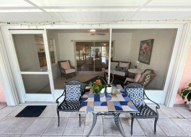 Building Photo - 1012 Laurel Ave