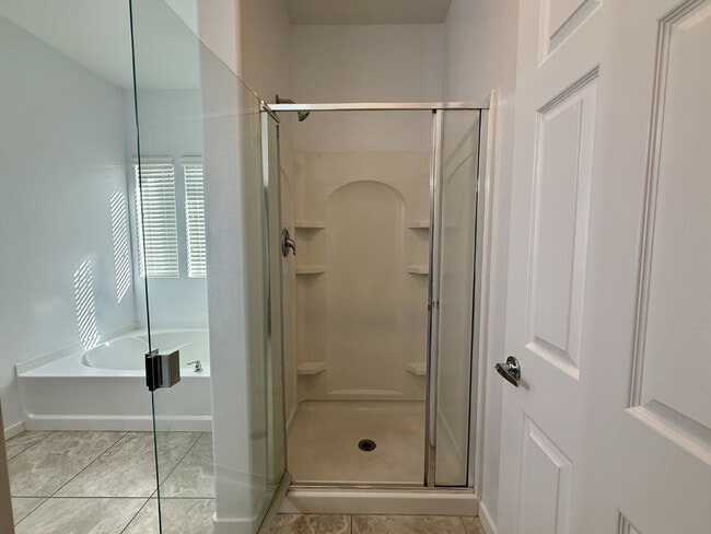 Building Photo - 4 BED, 2.5 BATH, 2 CAR-GARAGE, TWO-STORY, SINGLE FAMILY HOME FOR
