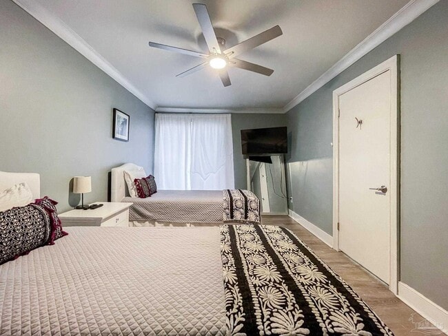 Building Photo - 4836 Huron Dr