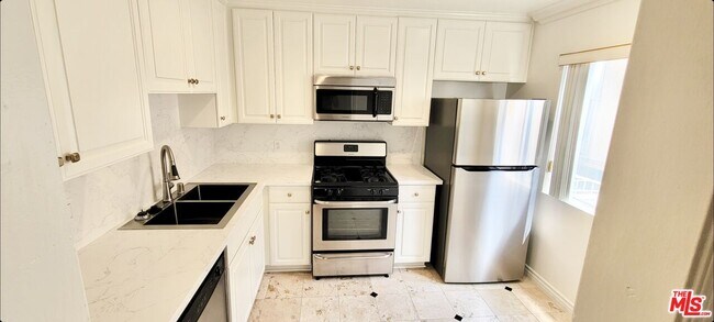 Primary Photo - 1021 5th St
