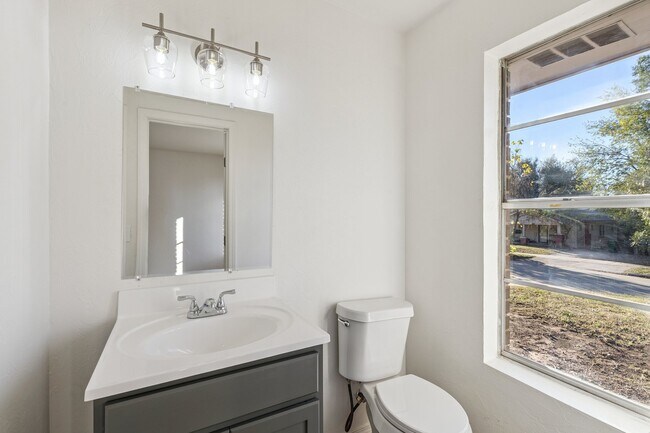 Building Photo - 1605 E Park Pl