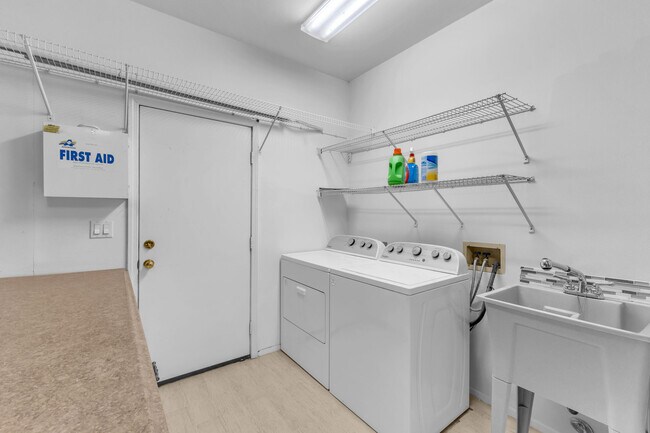 Building Photo - 37468 Westridge Ave