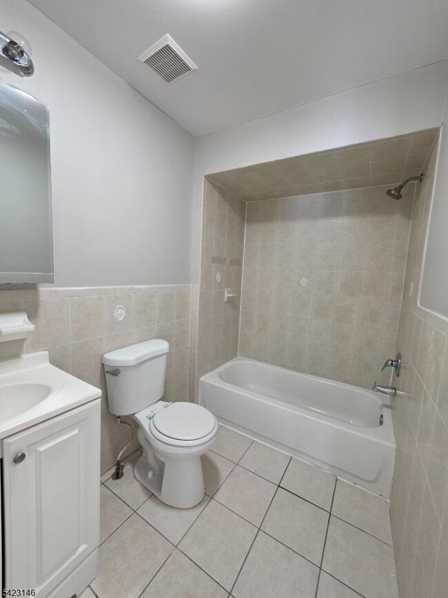 Building Photo - 290 Sussex Ave