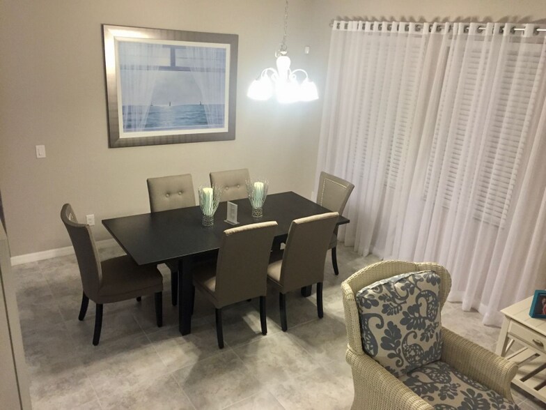 Building Photo - 4845 Maple Park St