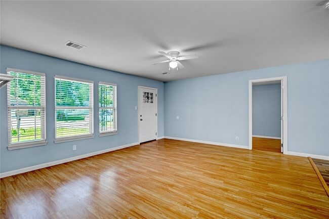 Building Photo - 8921 Oak Knoll Ln