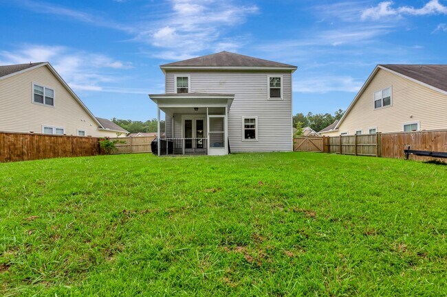 Building Photo - Large open floor plan in Spring Grove Plan...