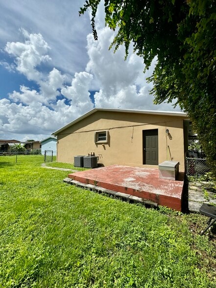 Building Photo - 7126 SW 22nd St