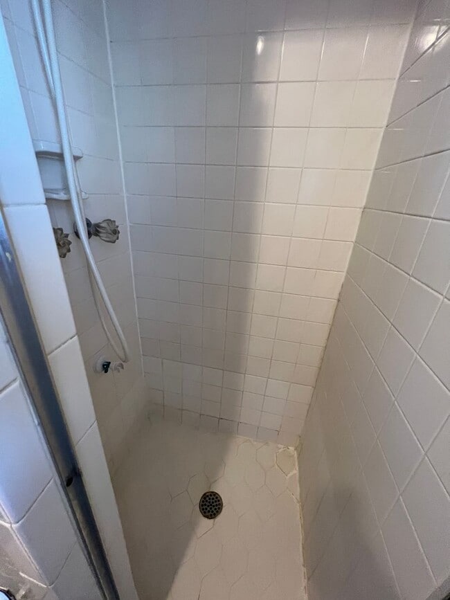 Building Photo - 3 bed 2 bath on culdesac