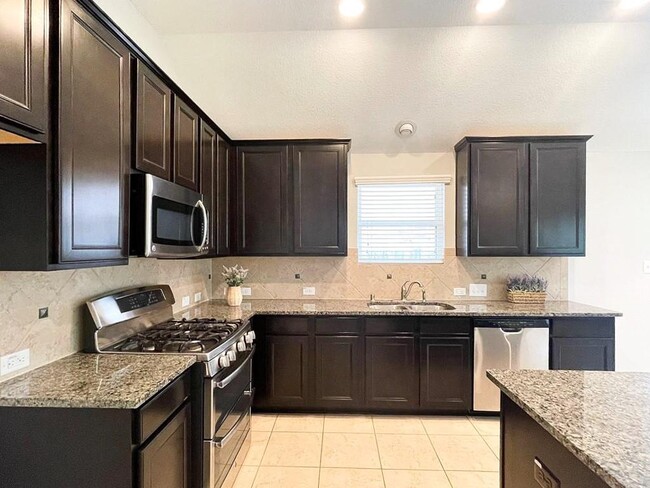 Building Photo - 7018 Baitland Dr