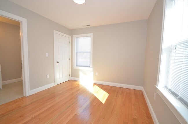 Building Photo - 18 Eaton Ave