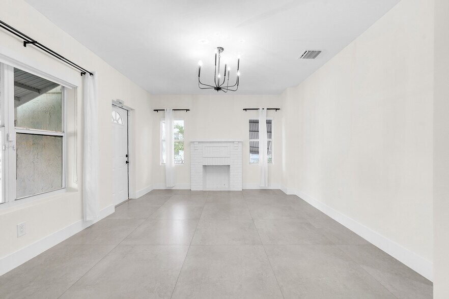 Building Photo - 52 NW 47th Ter