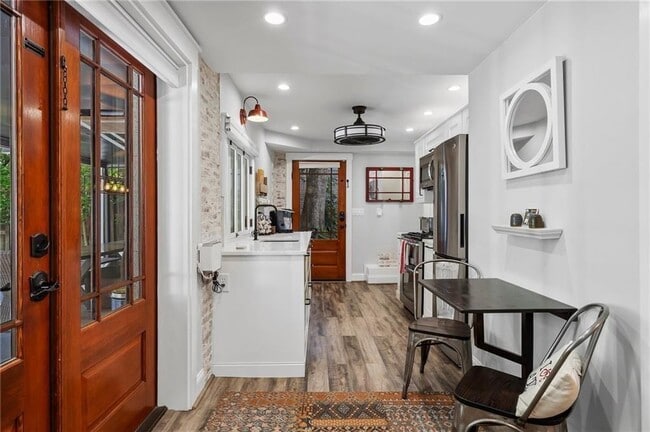 Building Photo - 663 Yorkshire Rd NE