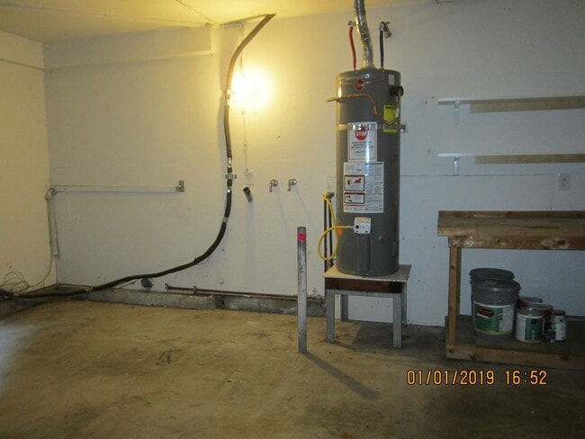 Building Photo - Immaculate 3 Bedroom With New Paint and Upgrades Throughout!