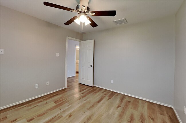 Building Photo - 22076 Knights Cove Dr