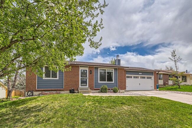 Primary Photo - 4 Bedroom 2 Bath House In Louisville! Avai...