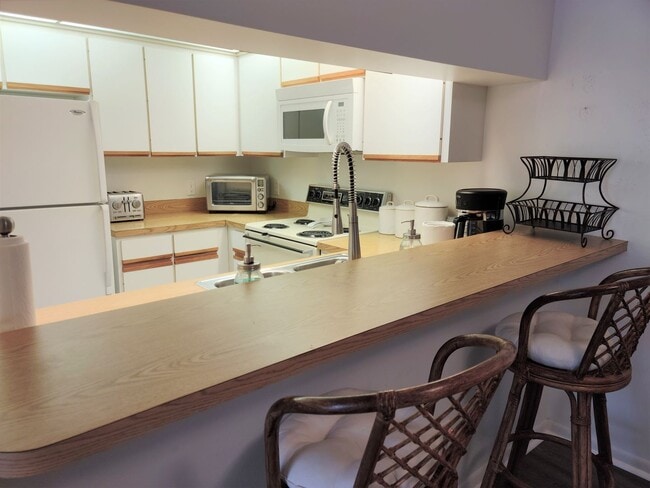 Building Photo - Bird Bay Village Annual Rental – Furnished 1st Floor Unit with Covered Parking