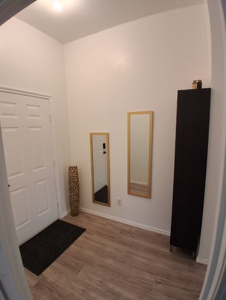 Building Photo - 2 Cloverdale and Wheatland