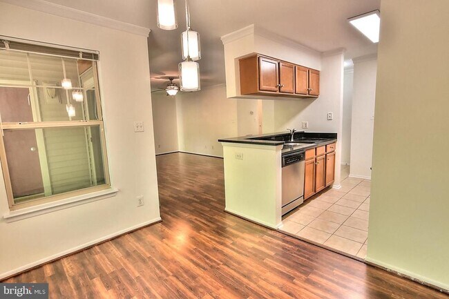 Building Photo - 1702 Ascot Way
