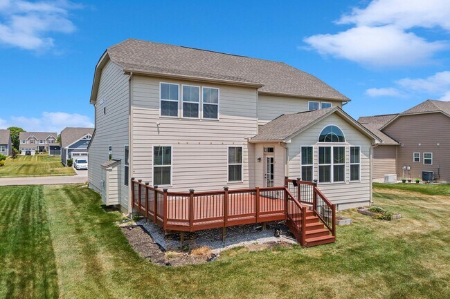 Building Photo - 2214 Larkspur Dr