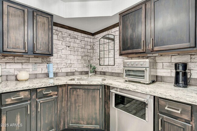 Building Photo - 8787 E Mountain View Rd