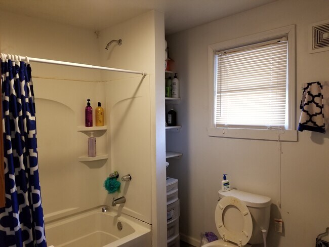 Building Photo - 669 Price St