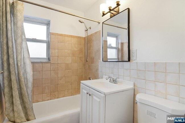 Building Photo - 53 Regency