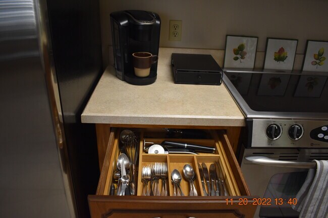 Flatware - 3126 Station Ct