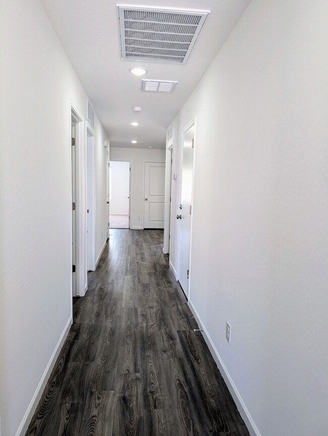 Building Photo - 711 Dylan Ct